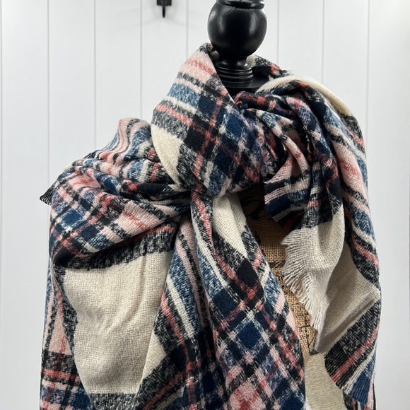 🆕Blanket Scarf Cream Pink Blue Black Plaid Multiple Ways To Wear Soft One Size - Picture 6 of 6